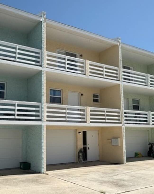 3635 Cardinal Blvd in Daytona Beach Shores, FL - Building Photo - Building Photo