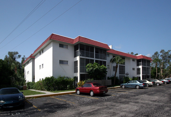 Strathmore Garden Apartments in Sarasota, FL - Building Photo - Building Photo