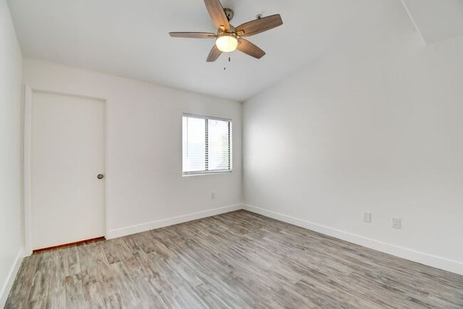 950 Seven Hills Dr in Henderson, NV - Building Photo - Building Photo