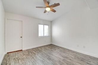 950 Seven Hills Dr in Henderson, NV - Building Photo - Building Photo