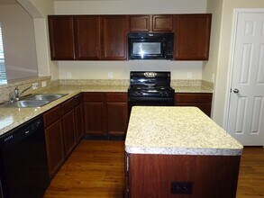 2710 Bammelwood Dr in Houston, TX - Foto de edificio - Building Photo