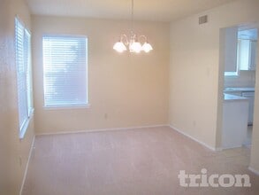 3914 Sweetgum Ct in Flower Mound, TX - Foto de edificio - Building Photo