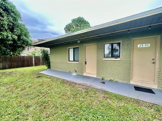 2390 N Tropical Trail in Merritt Island, FL - Building Photo - Building Photo