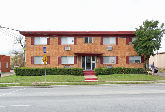 Woodstone Apartments in Dallas, TX - Building Photo - Building Photo