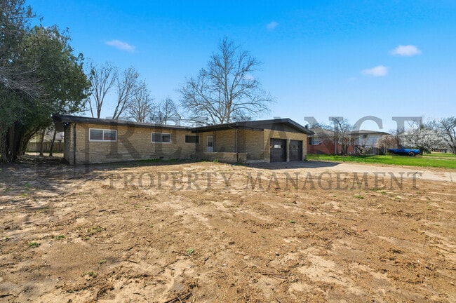 2541 W Benjamin Dr in Wichita, KS - Building Photo - Building Photo