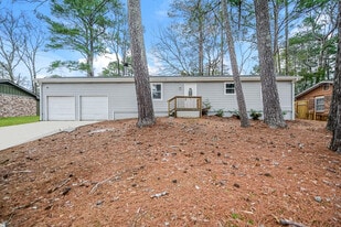 951 Woodbridge Dr NE in Conyers, GA - Building Photo