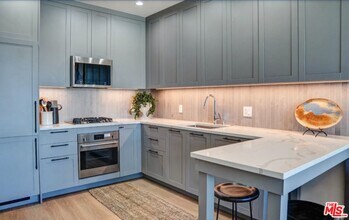 5768 W 3rd St in Los Angeles, CA - Building Photo - Building Photo