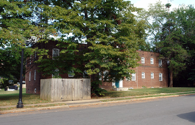 1124 N Kennebec St in Arlington, VA - Foto de edificio - Building Photo