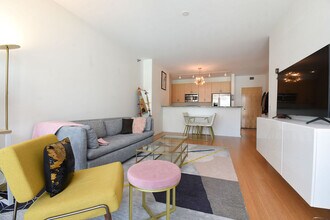 123 S Green St, Unit 602B in Chicago, IL - Building Photo - Building Photo