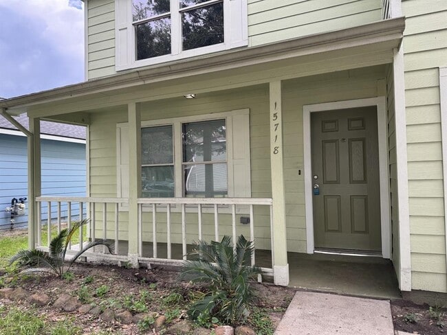 property at 15718 Colonial Bridge Ln