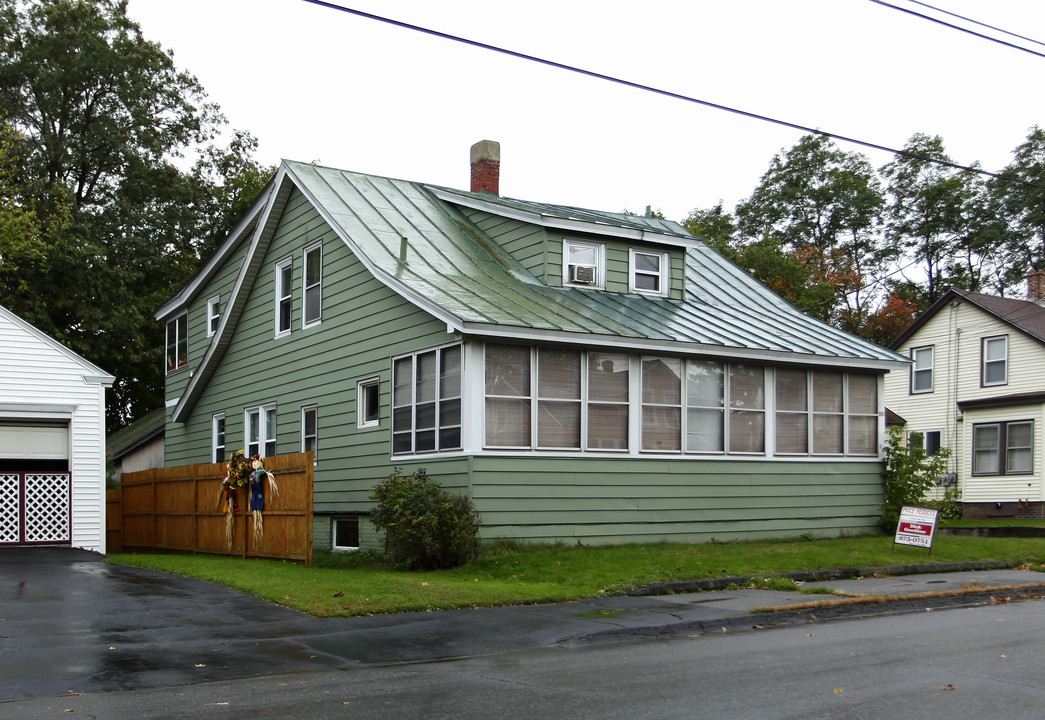 96 Summer St in Waterville, ME - Foto de edificio