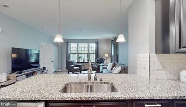 7075 Darbey Knoll Dr in Gainesville, VA - Building Photo - Building Photo