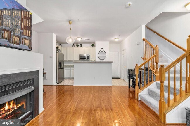 5095 Anchorstone Dr in Woodbridge, VA - Foto de edificio - Building Photo