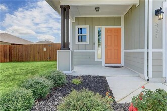 424 Wapiti Rd in Buda, TX - Foto de edificio - Building Photo