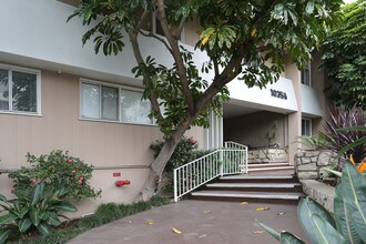 The Bermuda Apartments in Los Angeles, CA - Foto de edificio - Building Photo