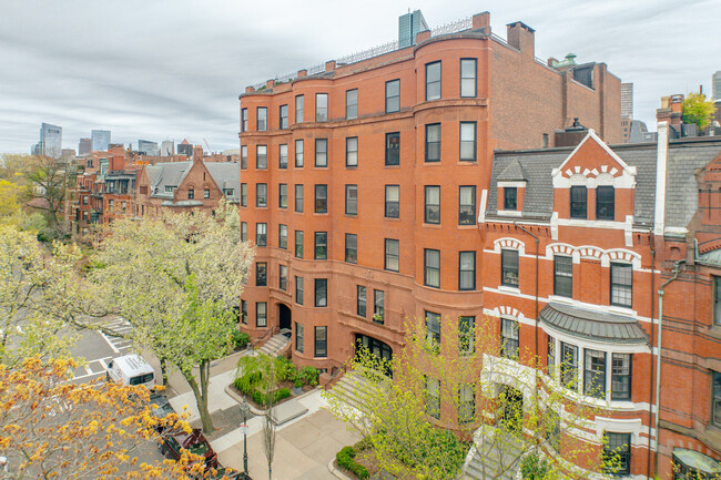 220-224 Marlborough St in Boston, MA - Foto de edificio - Building Photo