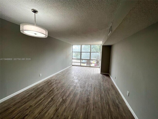 210 172nd St, Unit 234 in Sunny Isles Beach, FL - Foto de edificio - Building Photo