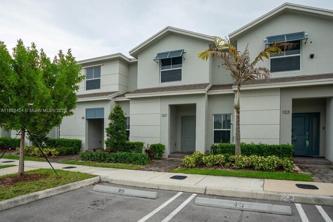 137 NE 3rd St in Florida City, FL - Building Photo - Building Photo