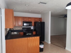 3234 35th Ave N in St. Petersburg, FL - Building Photo - Building Photo