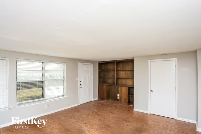 3205 Hanover Dr in Arlington, TX - Building Photo - Building Photo