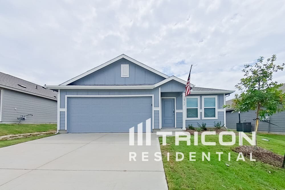 10737 Dusty Rnch Rd in Fort Worth, TX - Building Photo