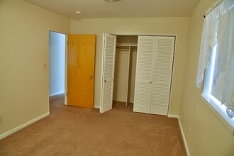 223 W Ridge St, Unit #4B in Ishpeming, MI - Building Photo - Building Photo