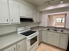 3122 SW 20th Terrace, Unit 25B1 in Delray Beach, FL - Foto de edificio - Building Photo