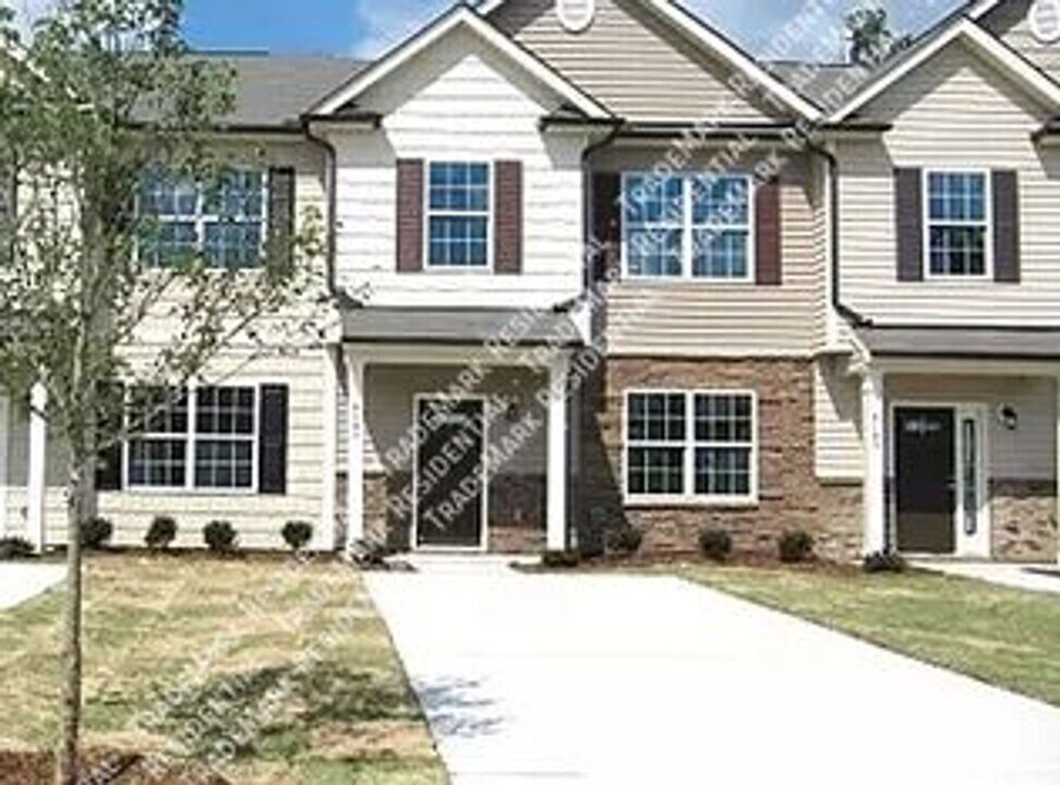 6155 Neuse Wood Dr in Raleigh, NC - Building Photo