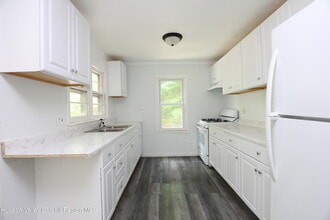 17 Rear Chapel St in Ellenville, NY - Foto de edificio - Building Photo