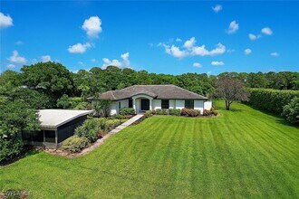 2560 2nd St NE in Naples, FL - Building Photo - Building Photo