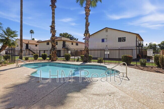 860 E Brown Rd in Mesa, AZ - Building Photo - Building Photo