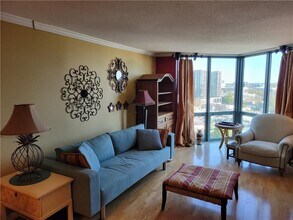 2870 Pharr Ct S Northwest in Atlanta, GA - Foto de edificio - Building Photo