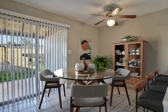 Evergreen on McKellips Apartments in Mesa, AZ - Foto de edificio - Building Photo