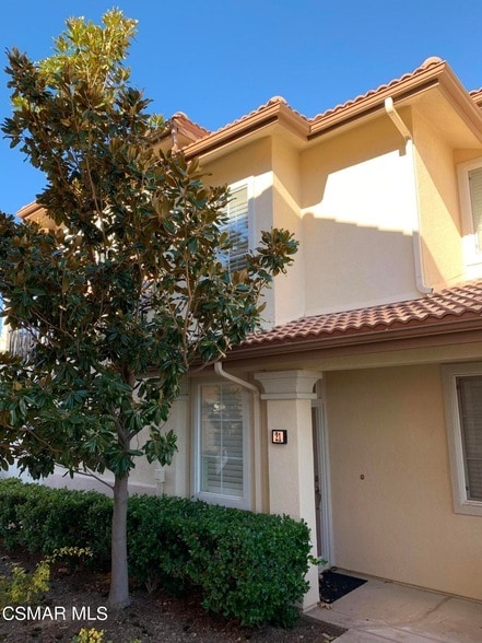 27926 Cherry Blossom Ct in Santa Clarita, CA - Foto de edificio - Building Photo