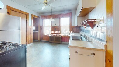 24 Mayberry Ave, Unit 3 in Medford, MA - Foto de edificio - Building Photo