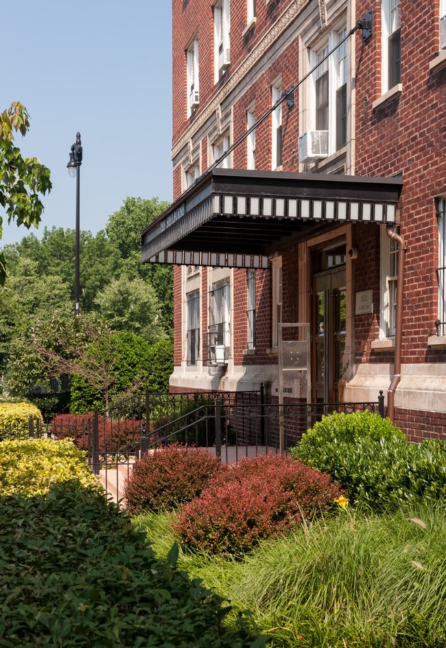 The Shelburne Apartments in Washington, DC - Foto de edificio - Building Photo