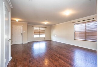 817 Green Heath Ave in Fort Worth, TX - Foto de edificio - Building Photo