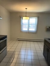2349 W Jarvis Ave in Chicago, IL - Building Photo - Building Photo