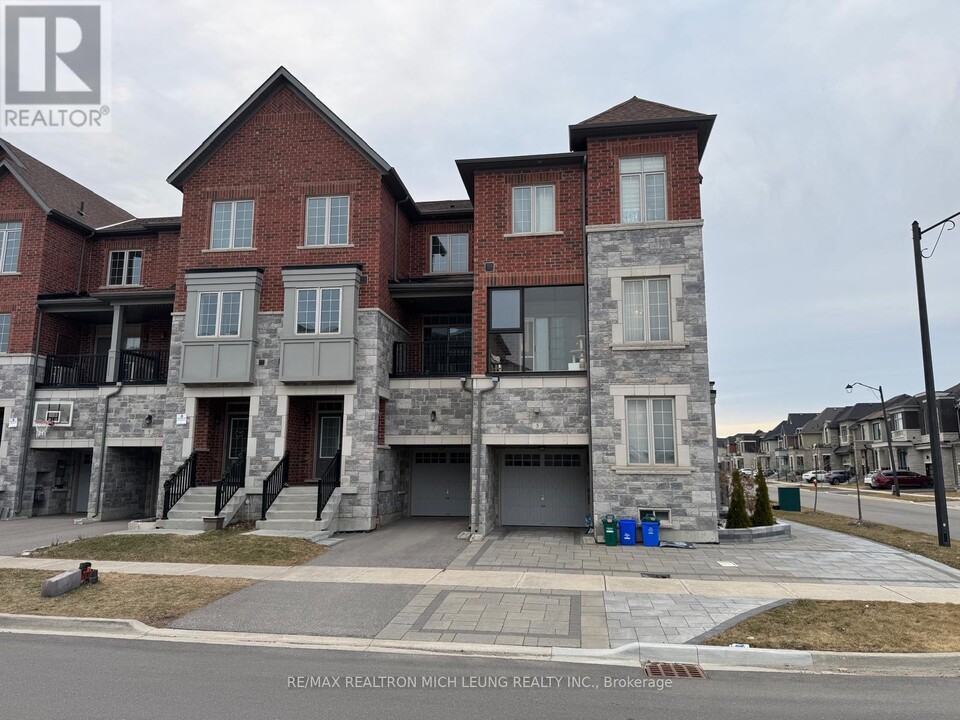 7 Hilts Dr in Richmond Hill, ON - Building Photo