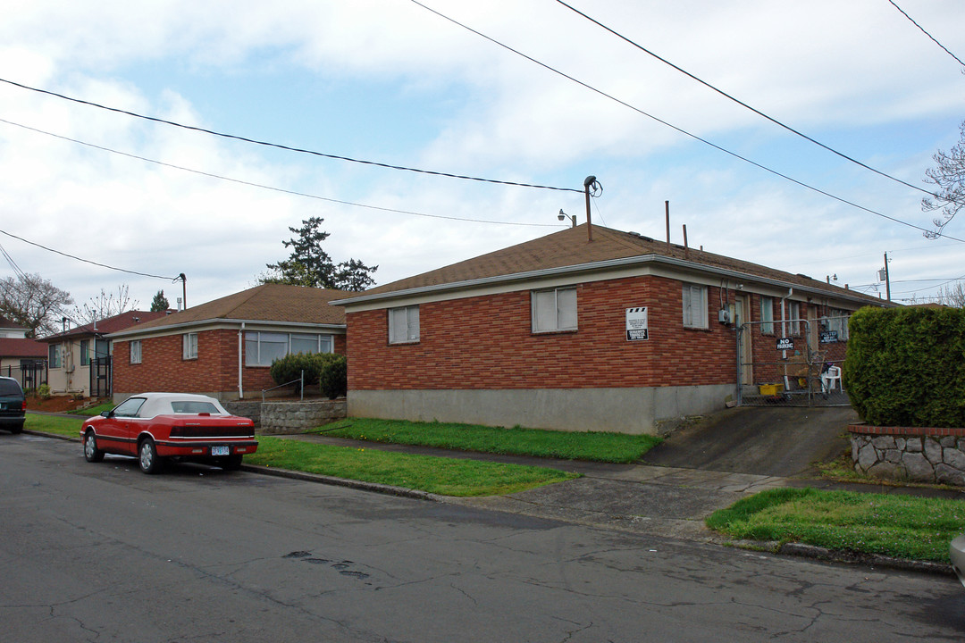 5831 NE 10th Ave in Portland, OR - Building Photo