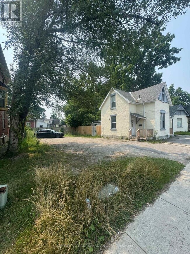 property at 28 Oxford St W