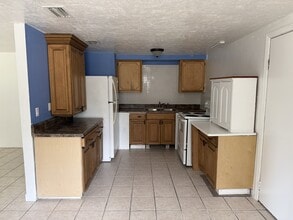 1110 NW 17th Ave in Chiefland, FL - Building Photo - Building Photo