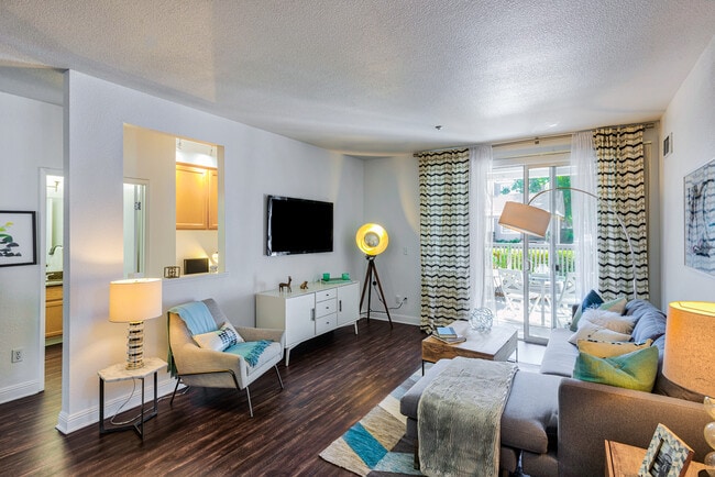 Renaissance Apartment Homes in Sunnyvale, CA - Foto de edificio - Building Photo
