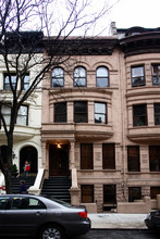 328 W 71st St in New York, NY - Building Photo - Building Photo