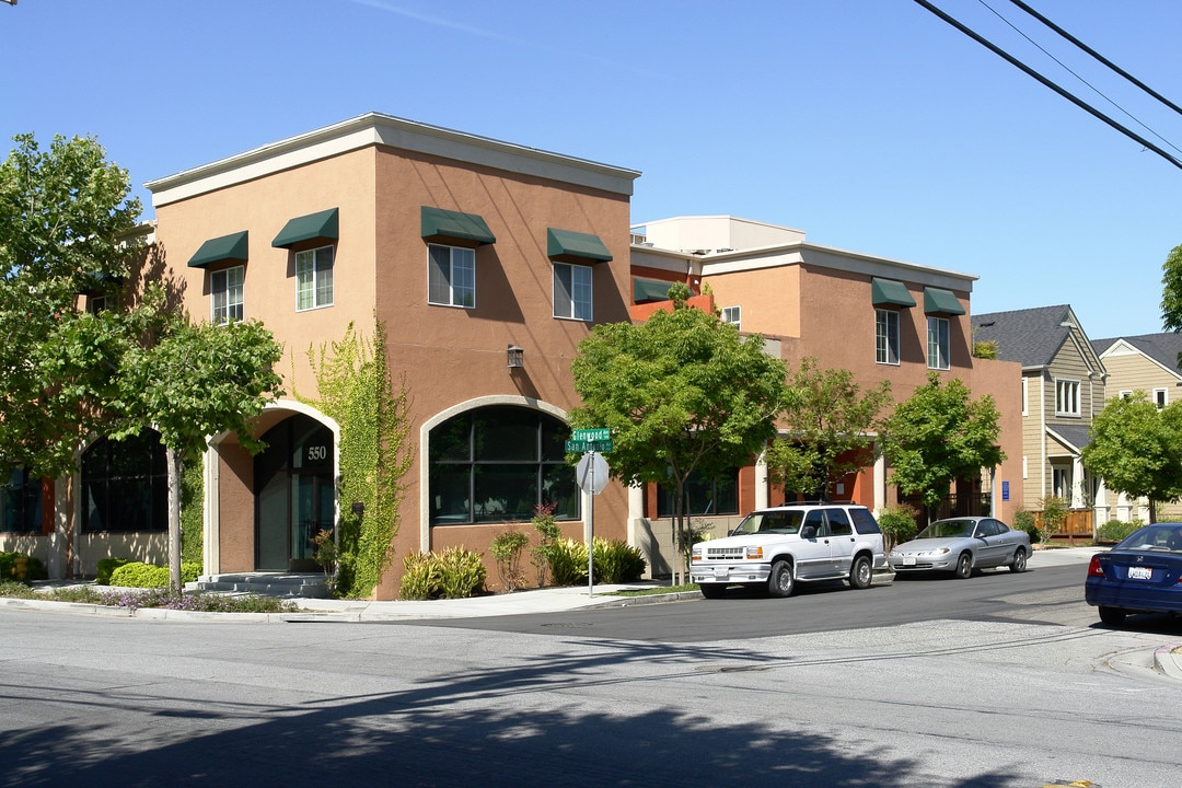 568-586 Glenwood Ave in Menlo Park, CA - Building Photo