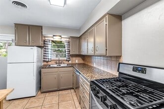 704 Downing Dr in Richardson, TX - Building Photo - Building Photo