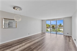 16710 NE 9th Ave in North Miami Beach, FL - Foto de edificio - Building Photo