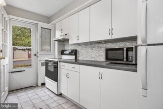 200 Maplewood Dr in Pottstown, PA - Building Photo - Building Photo