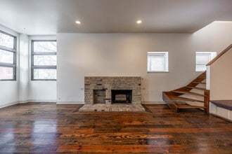 2059 N Clifton Ave, Unit 1 in Chicago, IL - Foto de edificio - Building Photo