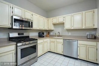 20417 Riverbend Square in Potomac Falls, VA - Building Photo - Building Photo